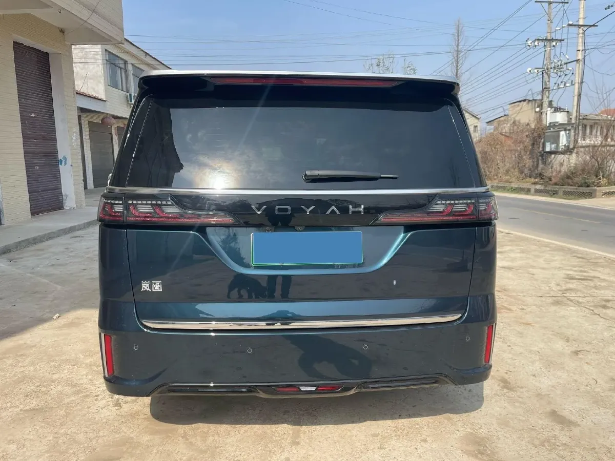 2025 Voyah Dream 1.5T 150HP L4 PHEV 41.7KWH,autocango,china used car exporter,china ev exporter,chinese used car exporter,chinese used ev exporter