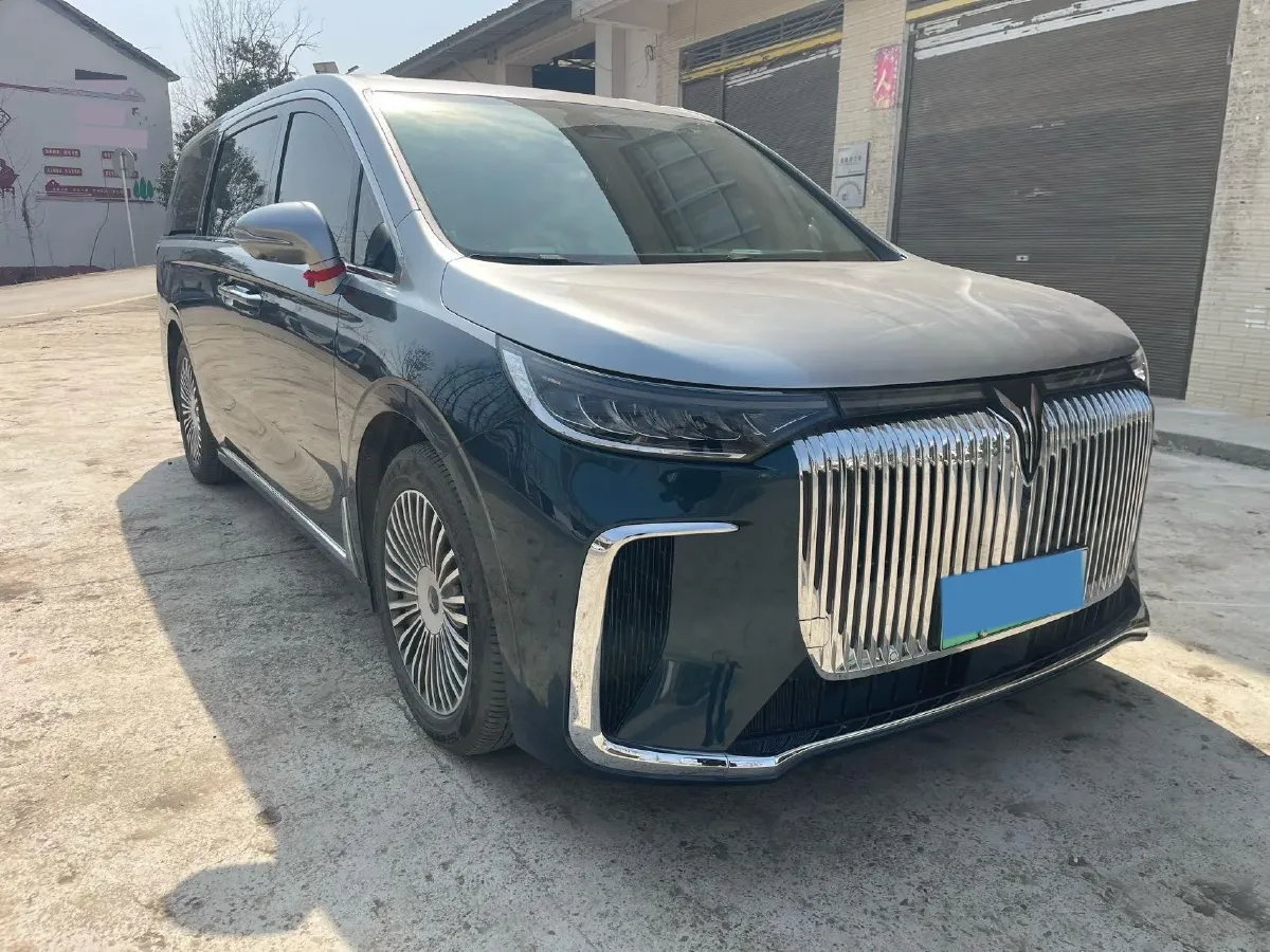 2025 Voyah Dream 1.5T 150HP L4 PHEV 41.7KWH,autocango,china used car exporter,china ev exporter,chinese used car exporter,chinese used ev exporter