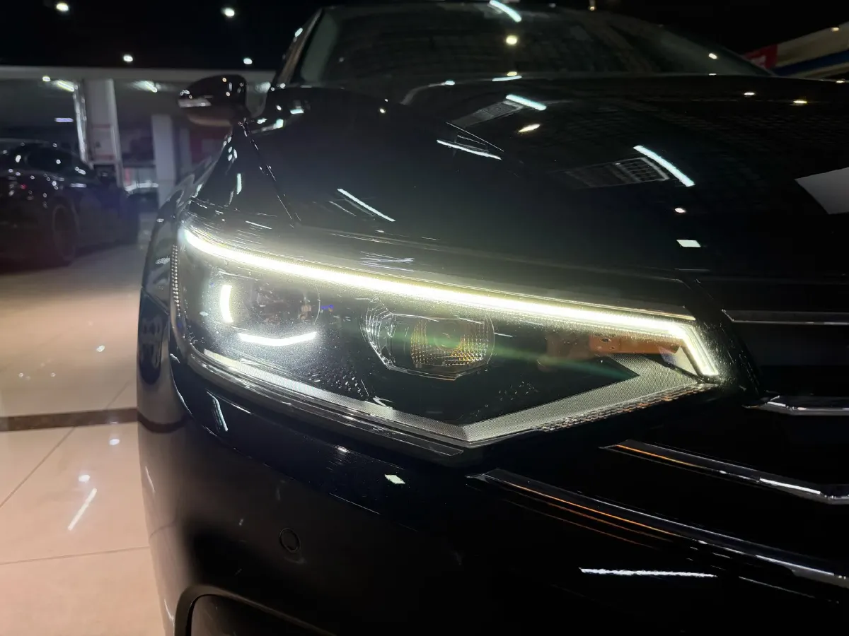 2020 Volkswagen Magotan 2.0T 186HP L4 7DCT,autocango,china used car exporter,china ev exporter,chinese used car exporter,chinese used ev exporter