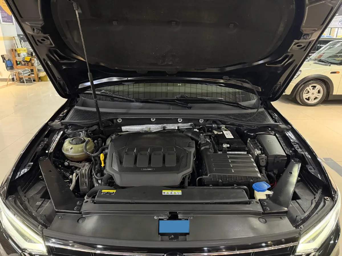 2020 Volkswagen Magotan 2.0T 186HP L4 7DCT,autocango,china used car exporter,china ev exporter,chinese used car exporter,chinese used ev exporter