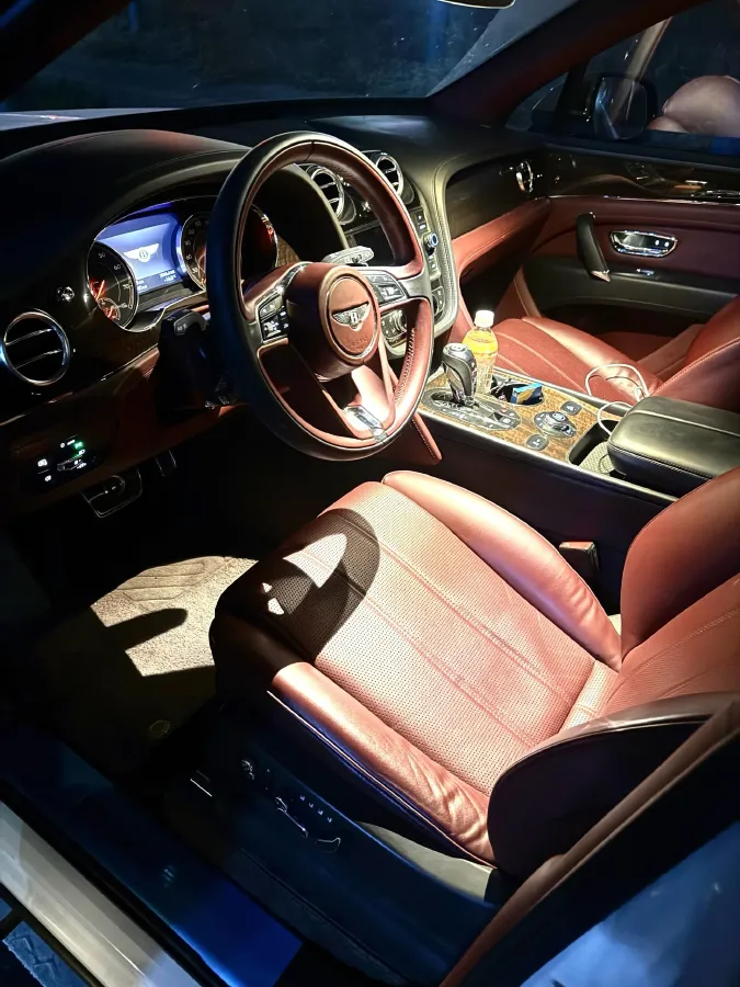 2018 Bentley Bentayga 4.0T 550HP V8 8AT,autocango,china used car exporter,china ev exporter,chinese used car exporter,chinese used ev exporter