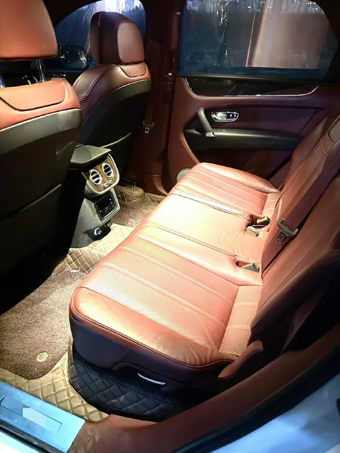 2018 Bentley Bentayga 4.0T 550HP V8 8AT,autocango,china used car exporter,china ev exporter,chinese used car exporter,chinese used ev exporter