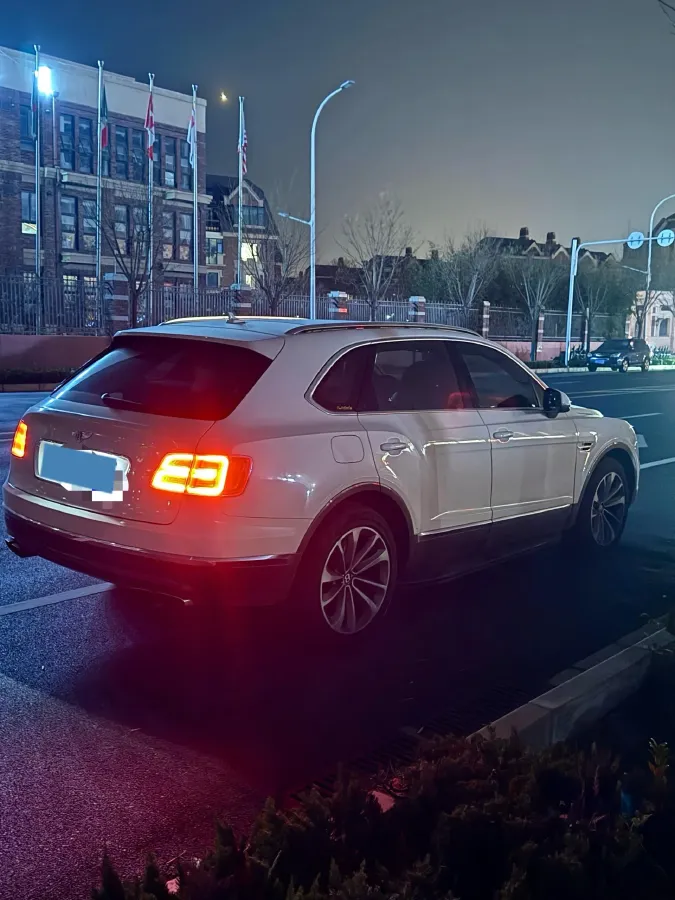 2018 Bentley Bentayga 4.0T 550HP V8 8AT,autocango,china used car exporter,china ev exporter,chinese used car exporter,chinese used ev exporter