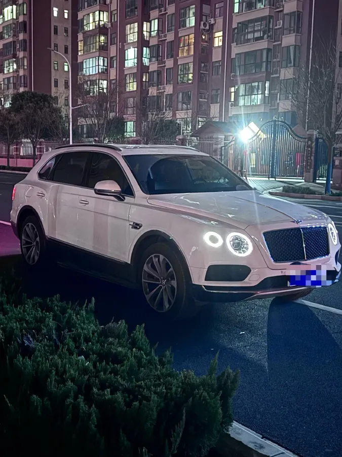 2018 Bentley Bentayga 4.0T 550HP V8 8AT,autocango,china used car exporter,china ev exporter,chinese used car exporter,chinese used ev exporter