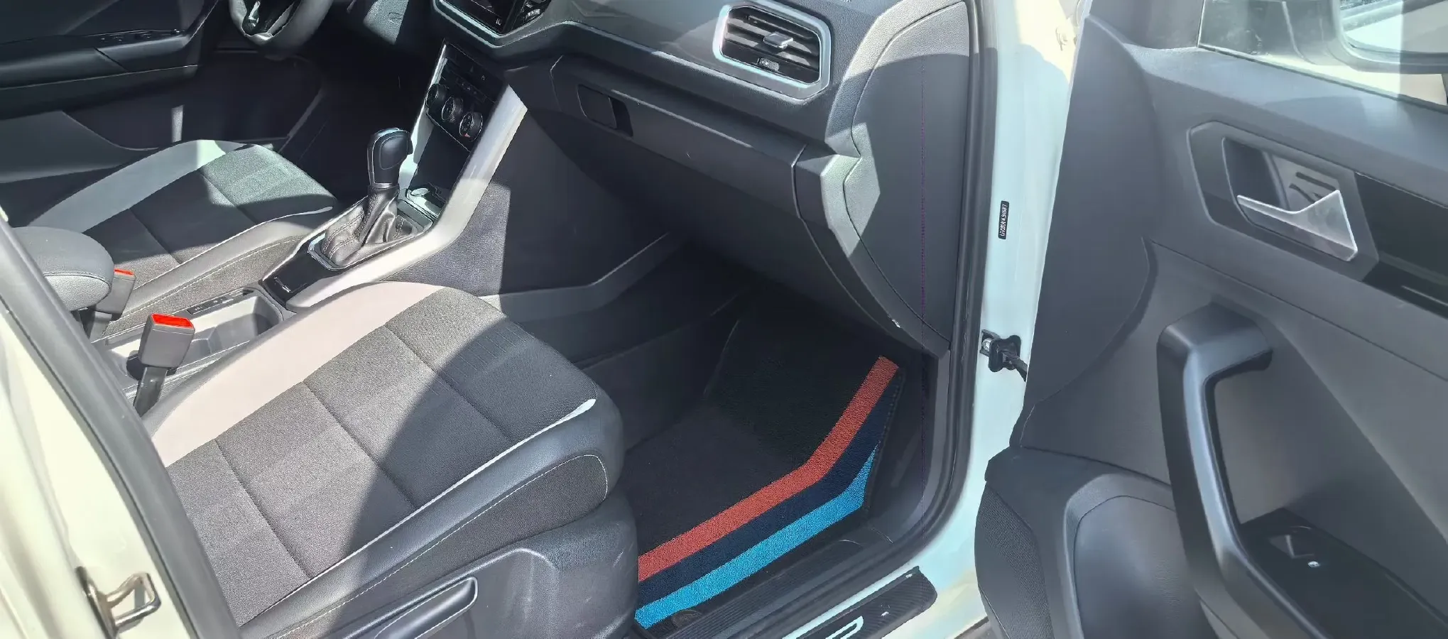 2020 Volkswagen T-Roc 1.4T 131HP L4 7DCT,autocango,china used car exporter,china ev exporter,chinese used car exporter,chinese used ev exporter