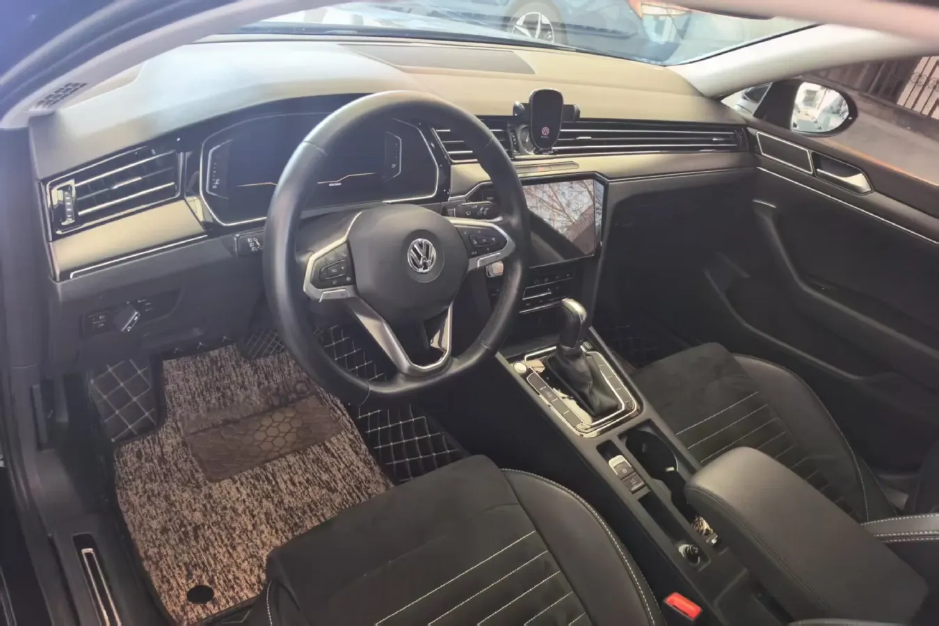 2020 Volkswagen Magotan 2.0T 186HP L4 7DCT,autocango,china used car exporter,china ev exporter,chinese used car exporter,chinese used ev exporter