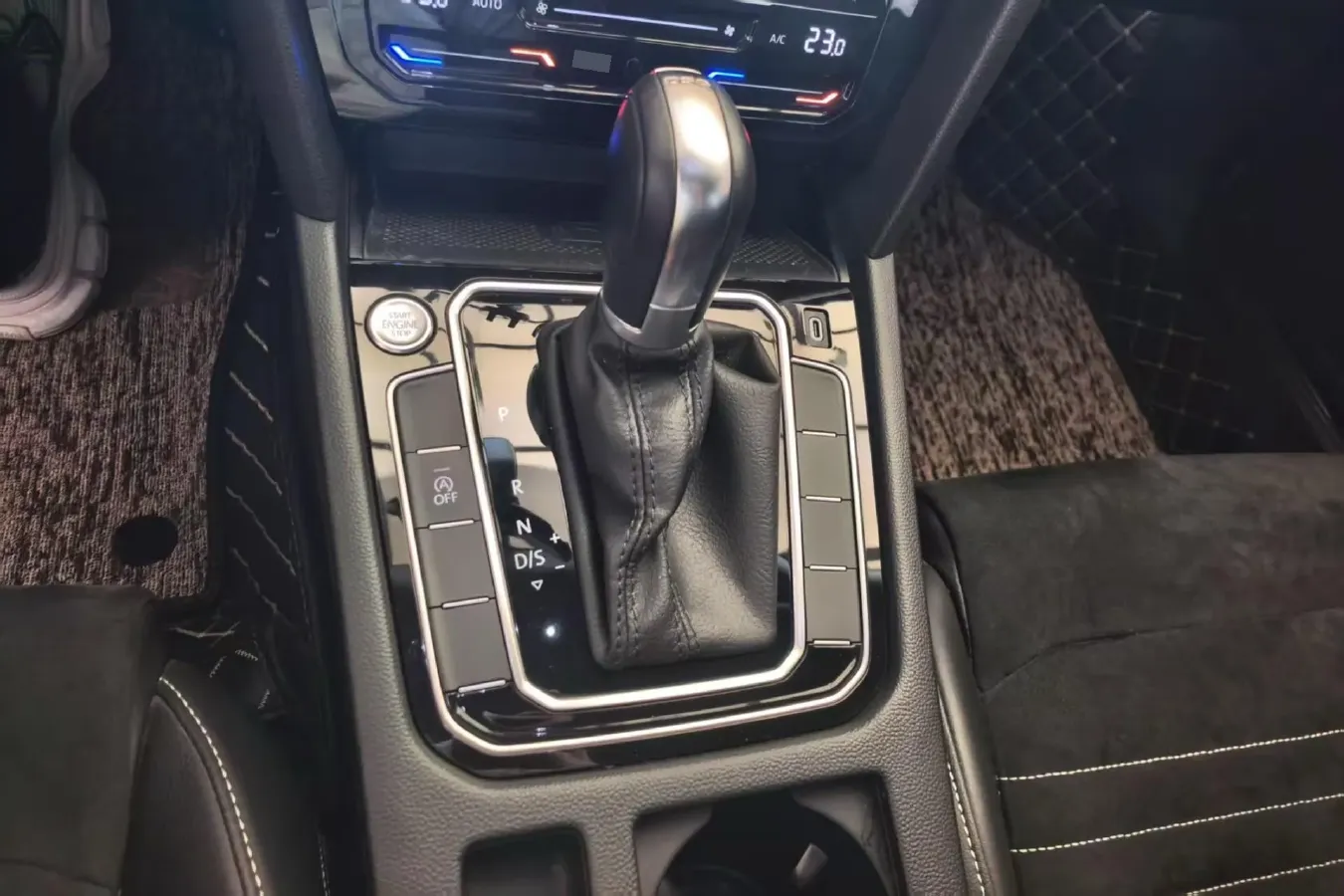 2020 Volkswagen Magotan 2.0T 186HP L4 7DCT,autocango,china used car exporter,china ev exporter,chinese used car exporter,chinese used ev exporter