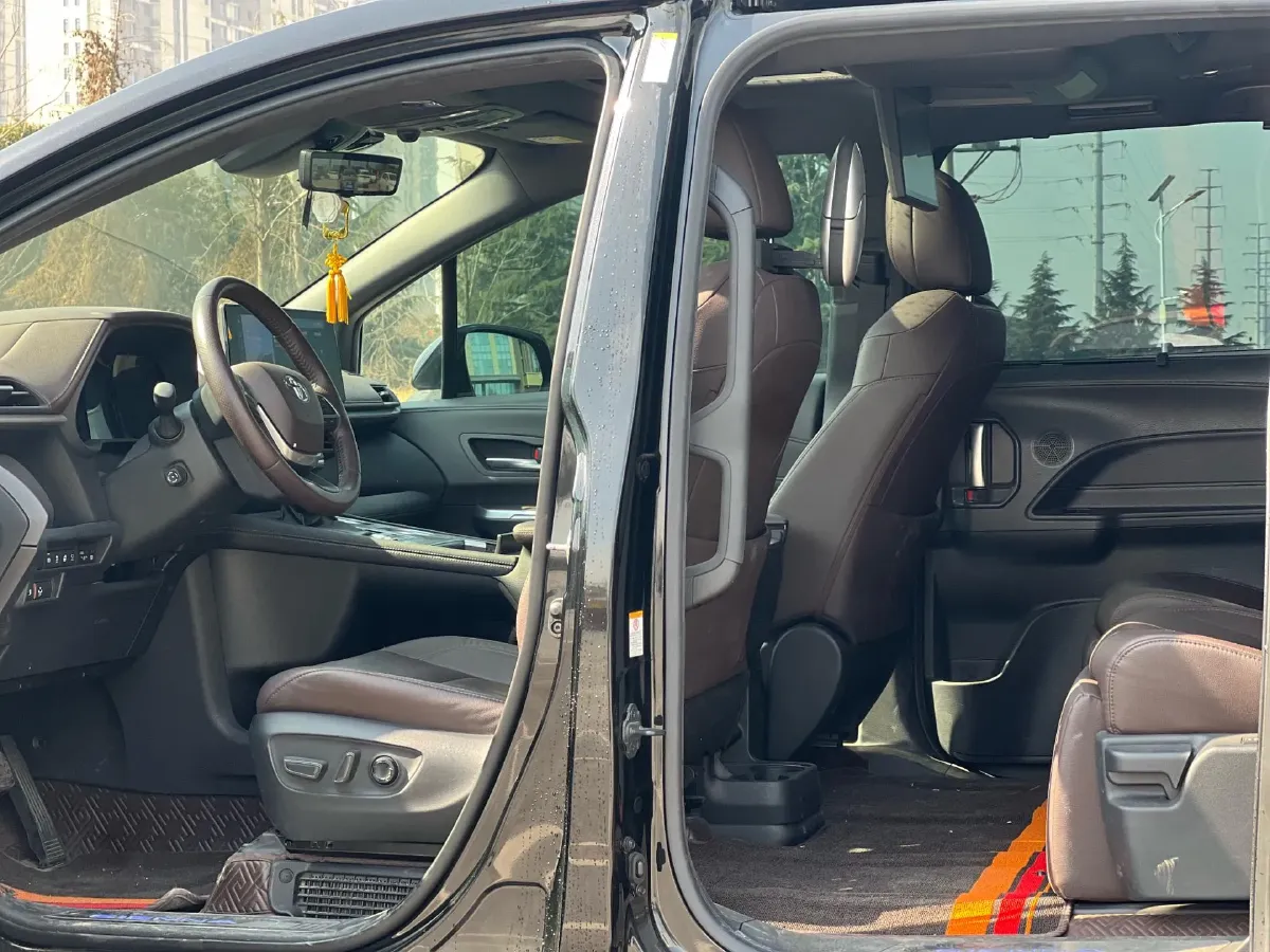 2021 Toyota Sienna 2.5L 192HP L4 E-CVT Hybrid,autocango,china used car exporter,china ev exporter,chinese used car exporter,chinese used ev exporter