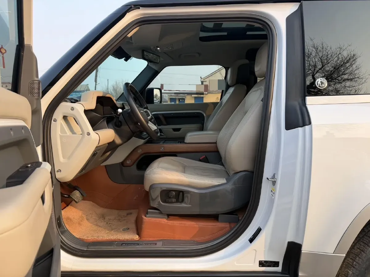 2022 Land Rover Defender 2.0T 300HP L4 8AT,autocango,china used car exporter,china ev exporter,chinese used car exporter,chinese used ev exporter