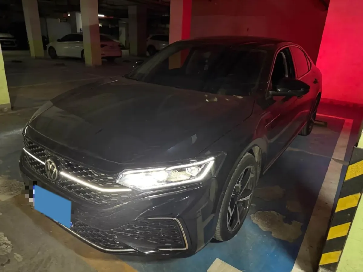 2025 Volkswagen Passat 2.0T 220HP L4 7DCT,autocango,china used car exporter,china ev exporter,chinese used car exporter,chinese used ev exporter