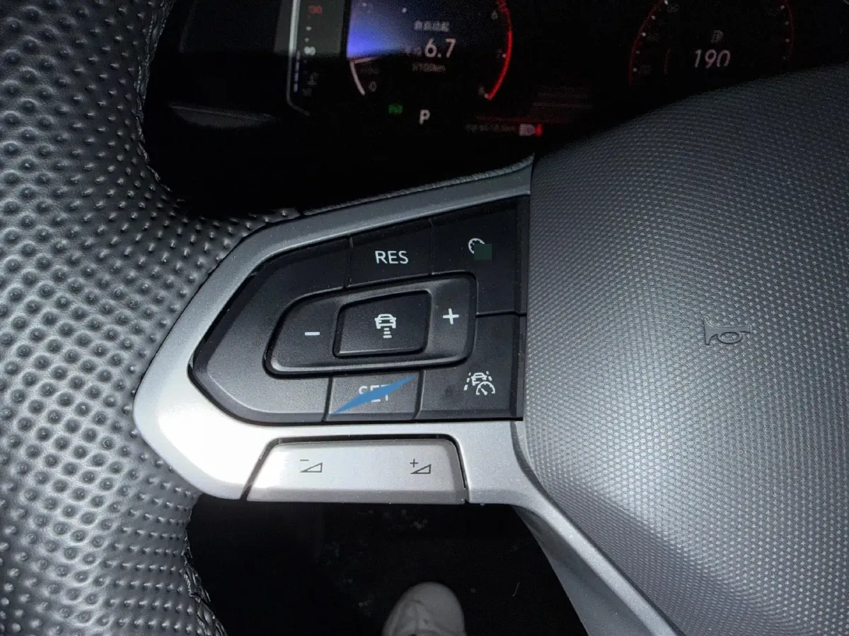 2025 Volkswagen Passat 2.0T 220HP L4 7DCT,autocango,china used car exporter,china ev exporter,chinese used car exporter,chinese used ev exporter