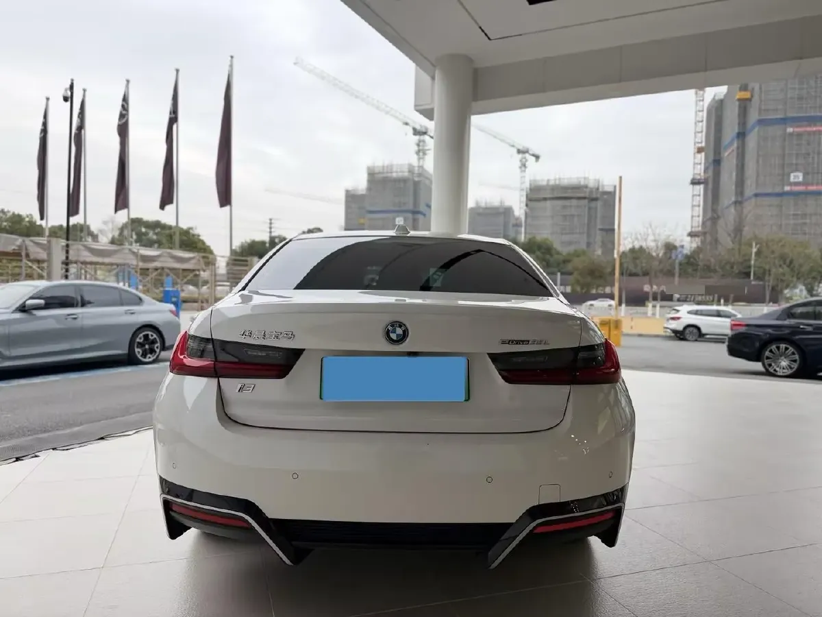 2024 BMW i3 BEV 70KWH,autocango,china used car exporter,china ev exporter,chinese used car exporter,chinese used ev exporter