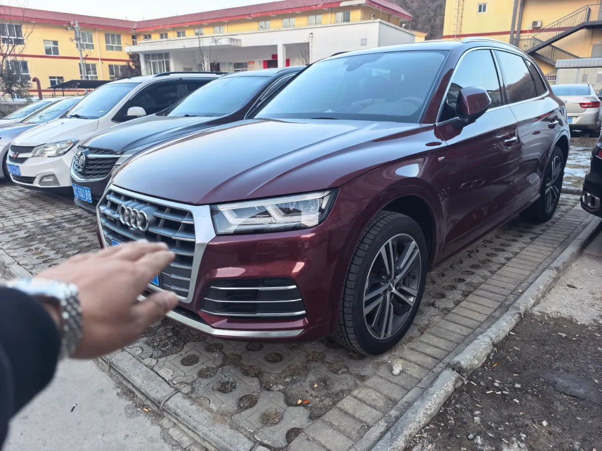 2020 Audi Q5L 2.0T 252HP L4 7DCT,autocango,china used car exporter,china ev exporter,chinese used car exporter,chinese used ev exporter