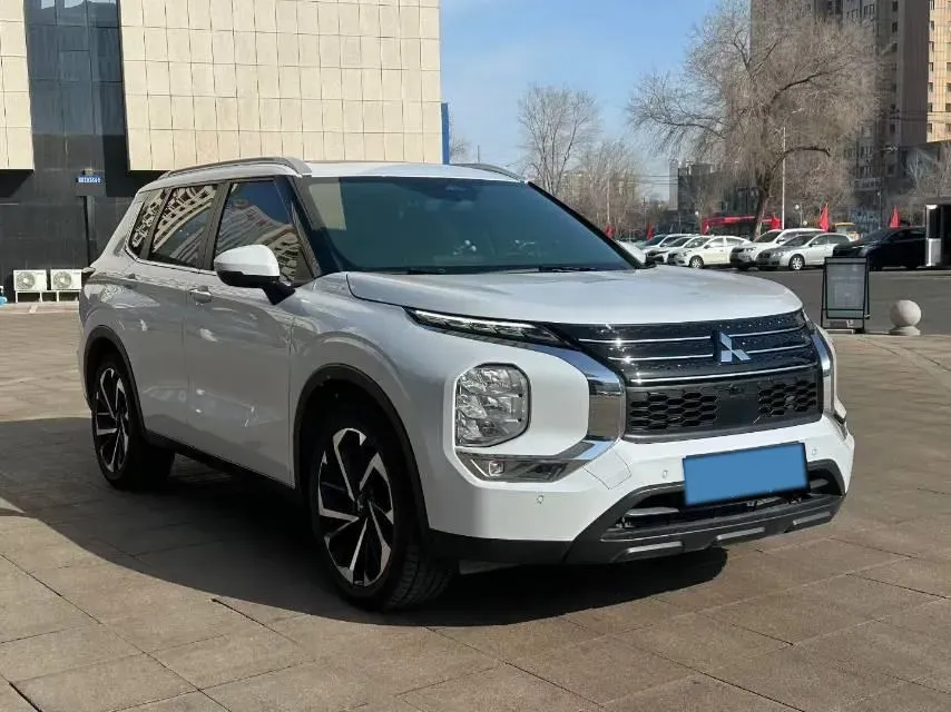 2023 Mitsubishi Outlander 1.5T 215HP L4 CVT,autocango,china used car exporter,china ev exporter,chinese used car exporter,chinese used ev exporter