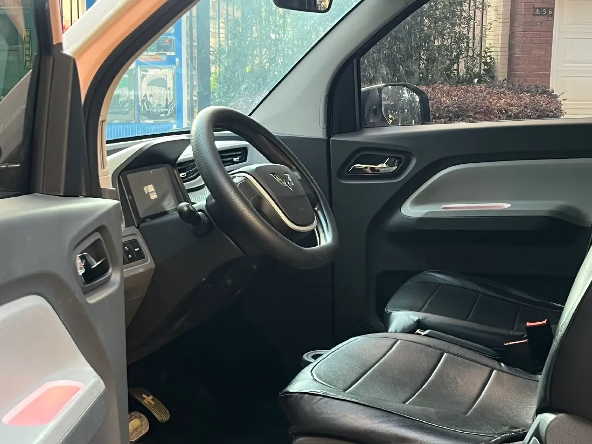 2021 WuLing HongGuang MINI EV BEV 13.9KWH,autocango,china used car exporter,china ev exporter,chinese used car exporter,chinese used ev exporter
