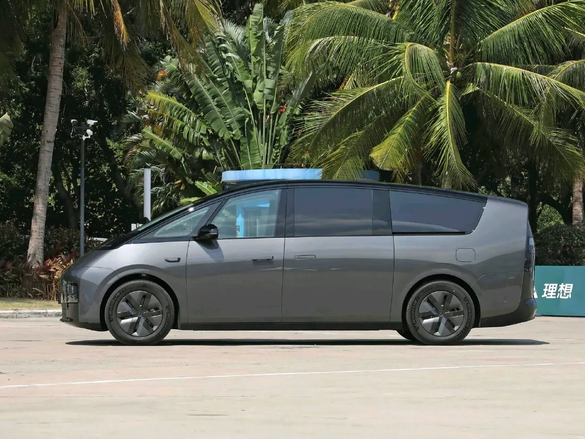 2025 Li MEGA BEV,autocango,china used car exporter,china ev exporter,chinese used car exporter,chinese used ev exporter