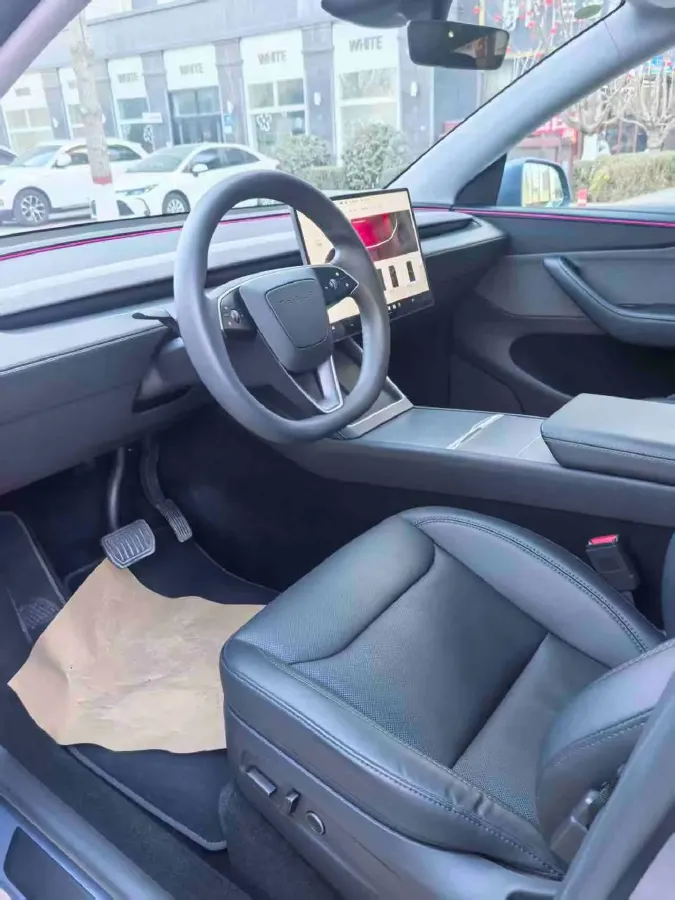 2025 Tesla Model Y BEV 62.5KWH,autocango,china used car exporter,china ev exporter,chinese used car exporter,chinese used ev exporter