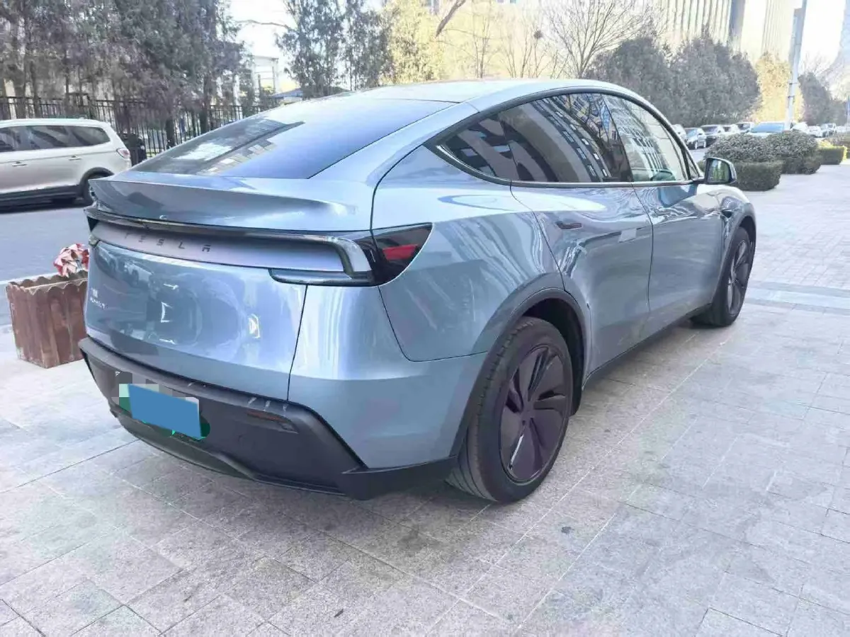 2025 Tesla Model Y BEV 62.5KWH,autocango,china used car exporter,china ev exporter,chinese used car exporter,chinese used ev exporter
