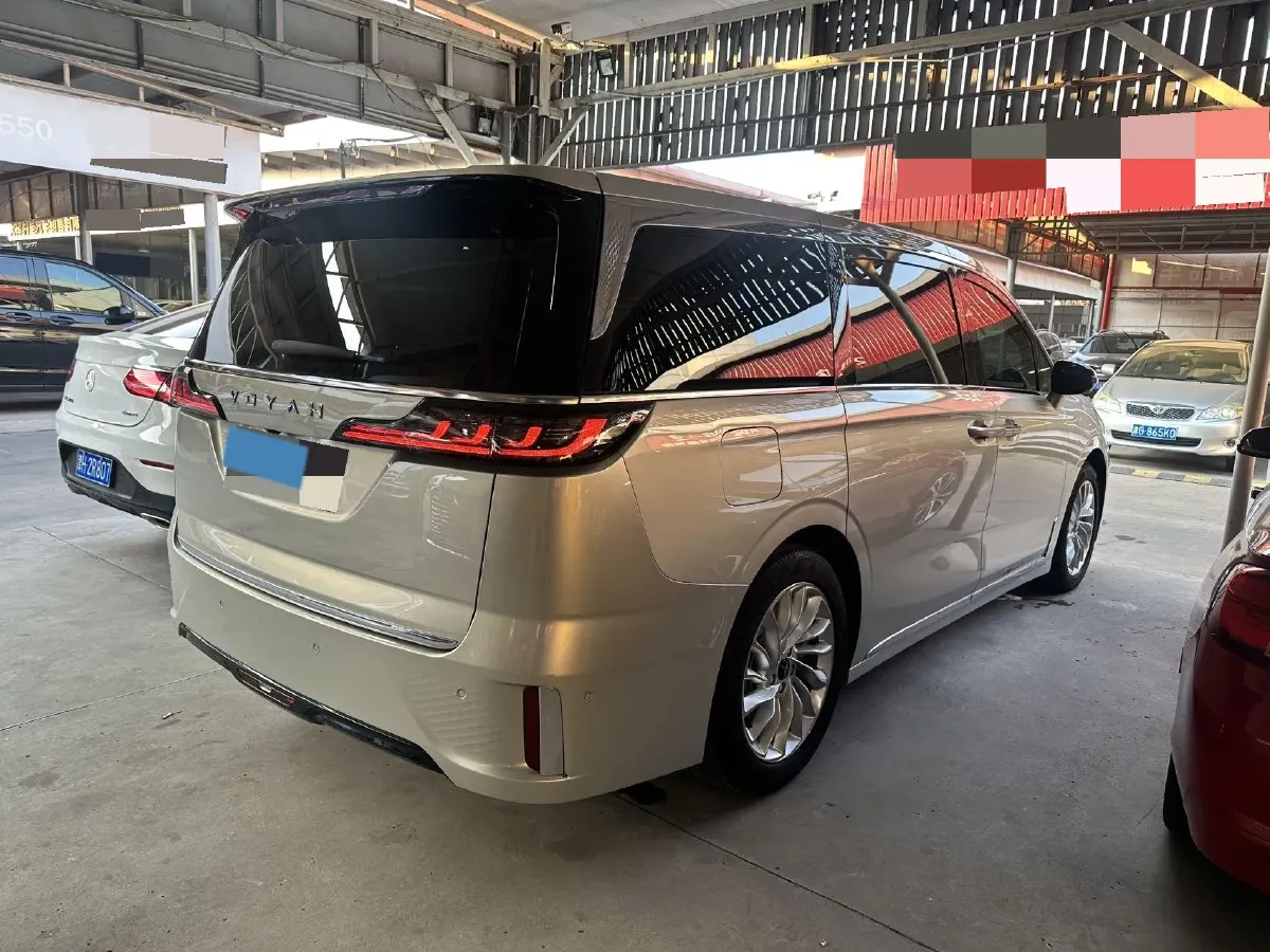 2024 Voyah Dream 1.5T 150HP L4 PHEV 43KWH,autocango,china used car exporter,china ev exporter,chinese used car exporter,chinese used ev exporter