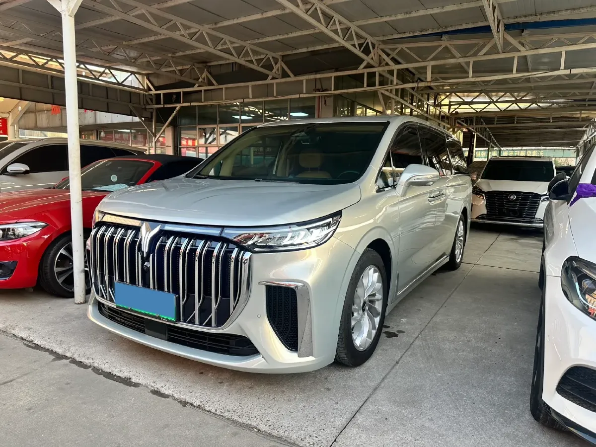 2024 Voyah Dream 1.5T 150HP L4 PHEV 43KWH,autocango,china used car exporter,china ev exporter,chinese used car exporter,chinese used ev exporter