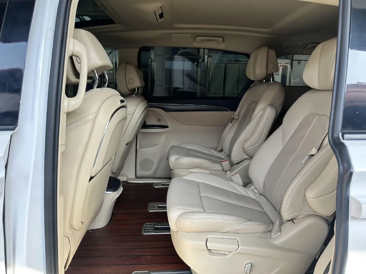 2023 Buick GL8 2.0T 237HP L4 9AT,autocango,china used car exporter,china ev exporter,chinese used car exporter,chinese used ev exporter