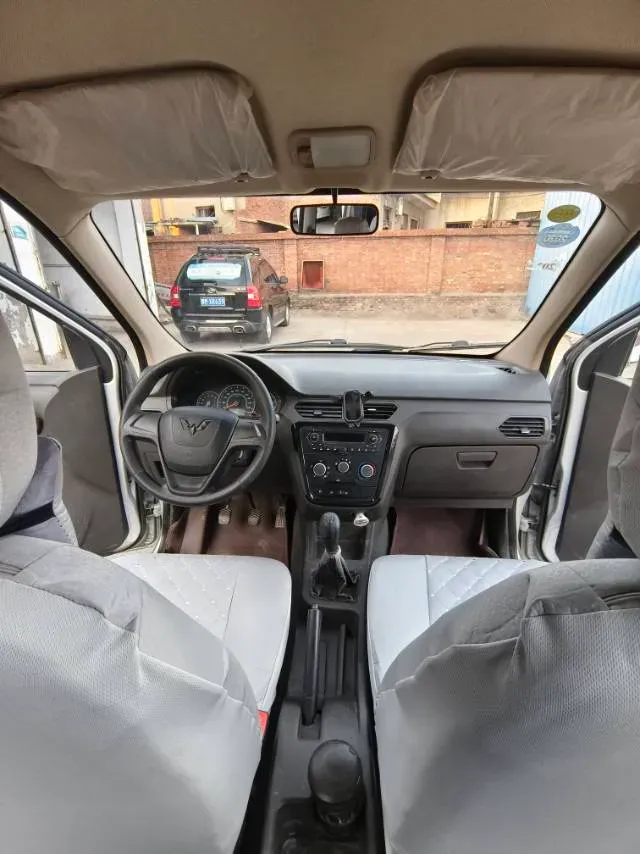 2017 WuLing ZhiGuang V 1.2L 82HP L4 5MT,autocango,china used car exporter,china ev exporter,chinese used car exporter,chinese used ev exporter