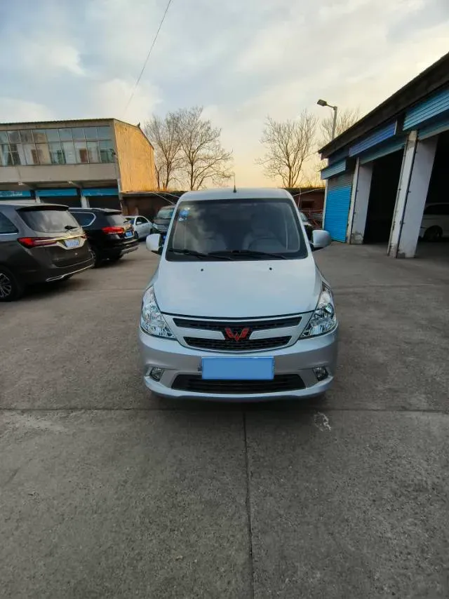 2017 WuLing ZhiGuang V 1.2L 82HP L4 5MT,autocango,china used car exporter,china ev exporter,chinese used car exporter,chinese used ev exporter