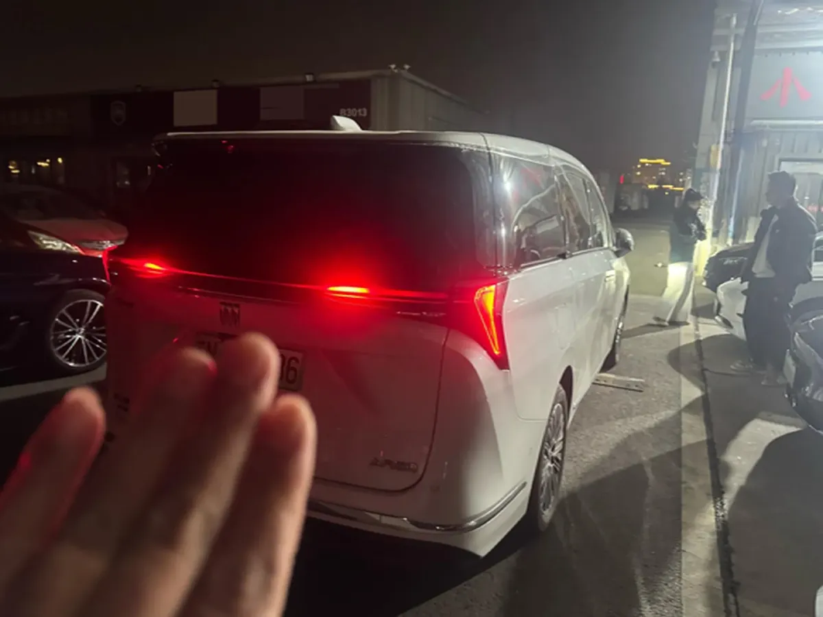 2024 Buick GL8 1.5T 180HP L4 2DHT PHEV 24.4KWH,autocango,china used car exporter,china ev exporter,chinese used car exporter,chinese used ev exporter