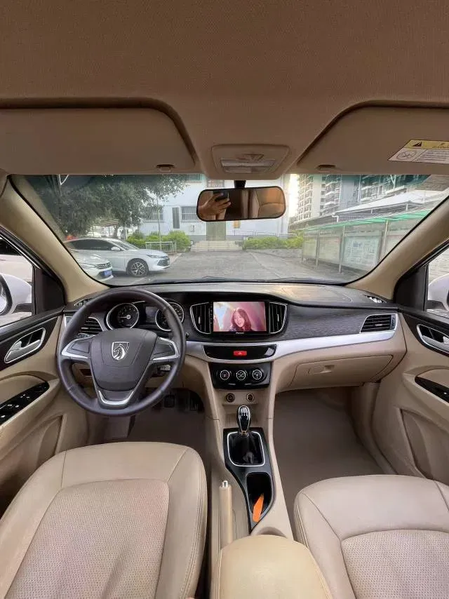 2019 BaoJun 730 1.5L 105HP L4 6MT,autocango,china used car exporter,china ev exporter,chinese used car exporter,chinese used ev exporter