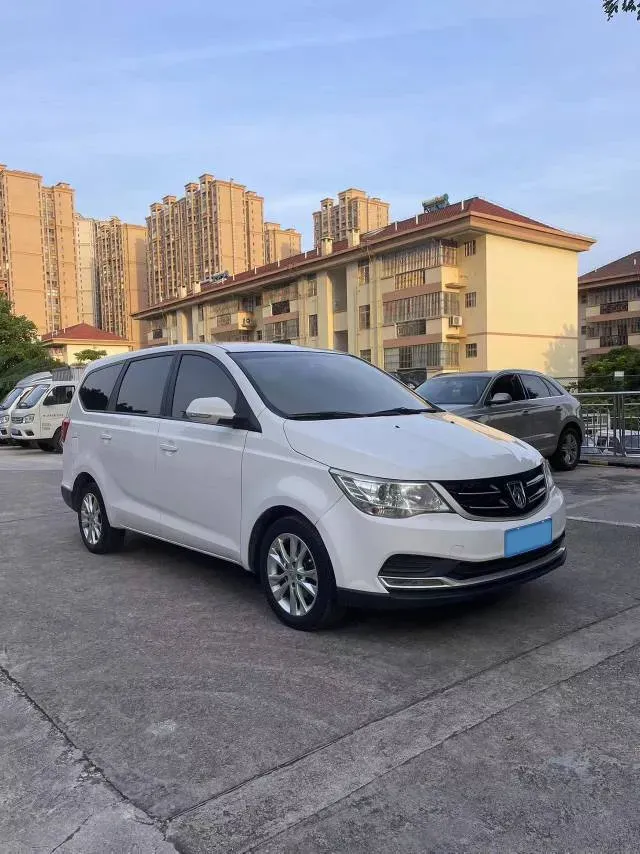 2019 BaoJun 730 1.5L 105HP L4 6MT,autocango,china used car exporter,china ev exporter,chinese used car exporter,chinese used ev exporter