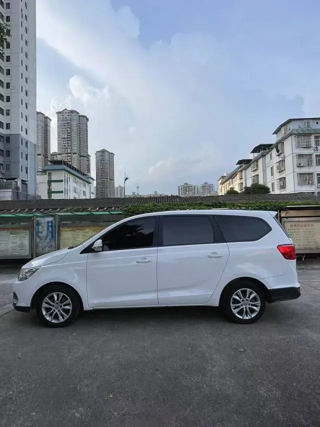 2019 BaoJun 730 1.5L 105HP L4 6MT,autocango,china used car exporter,china ev exporter,chinese used car exporter,chinese used ev exporter