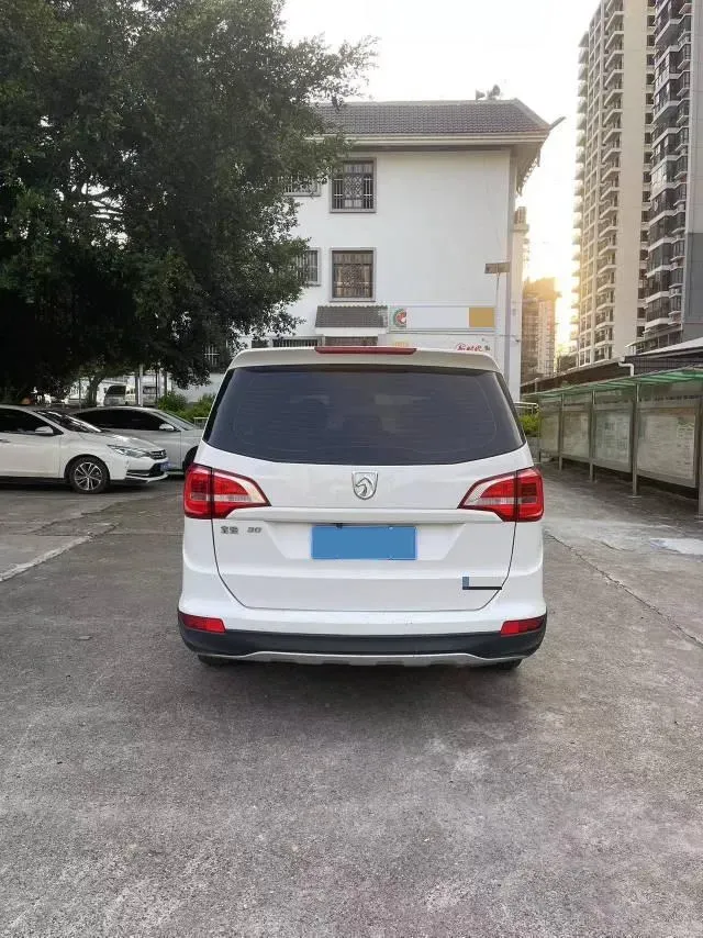 2019 BaoJun 730 1.5L 105HP L4 6MT,autocango,china used car exporter,china ev exporter,chinese used car exporter,chinese used ev exporter