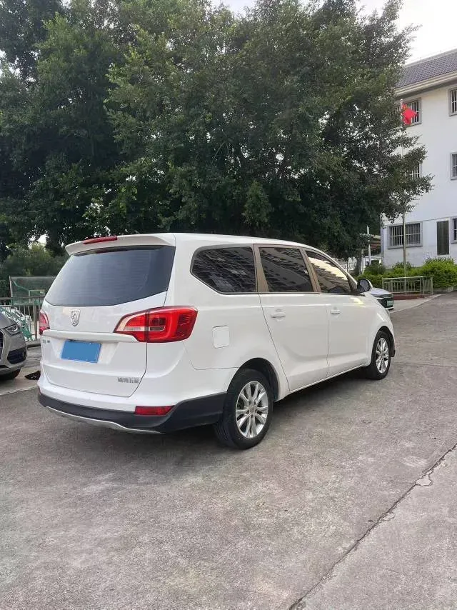 2019 BaoJun 730 1.5L 105HP L4 6MT,autocango,china used car exporter,china ev exporter,chinese used car exporter,chinese used ev exporter