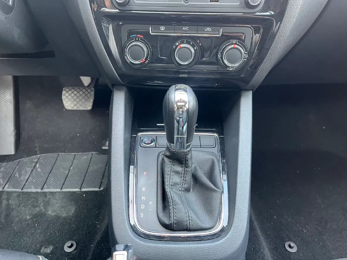 2018 Volkswagen Sagitar 1.2T 110HP L4 7DCT,autocango,china used car exporter,china ev exporter,chinese used car exporter,chinese used ev exporter