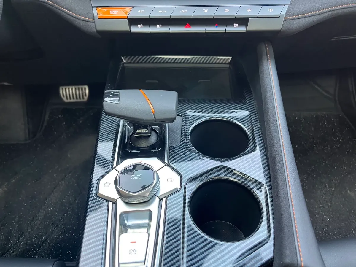 2024 ChangAn UNI-V 1.5T 188HP L4 7DCT,autocango,china used car exporter,china ev exporter,chinese used car exporter,chinese used ev exporter