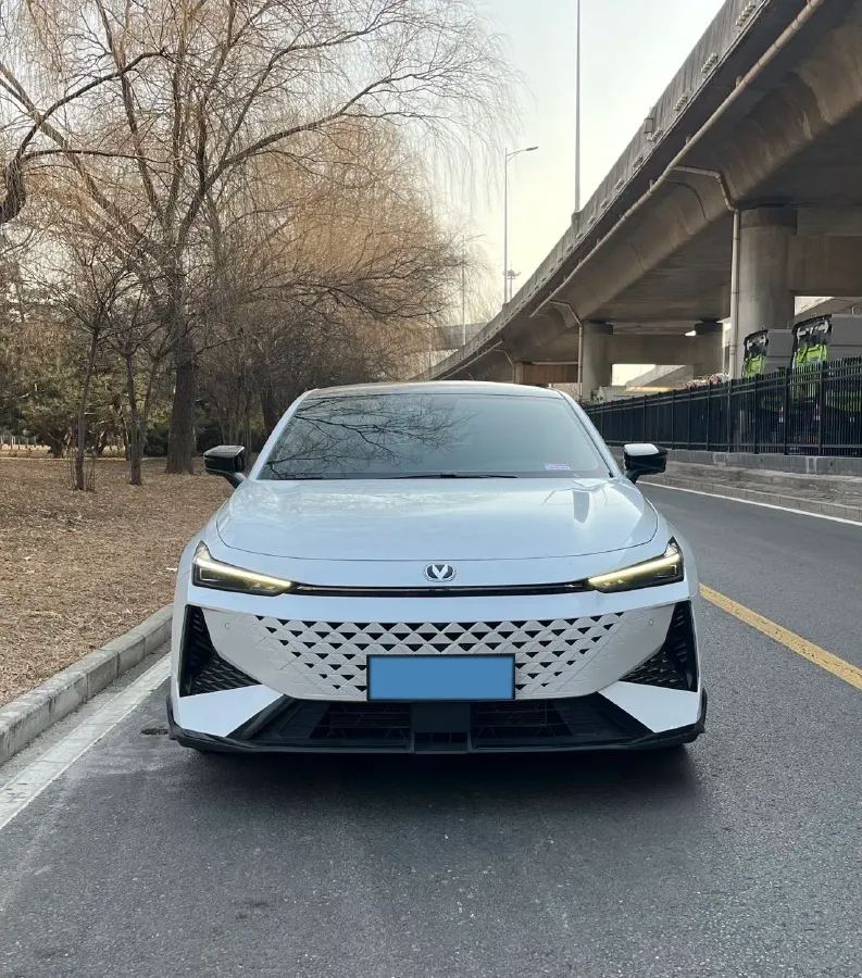 2024 ChangAn UNI-V 1.5T 188HP L4 7DCT,autocango,china used car exporter,china ev exporter,chinese used car exporter,chinese used ev exporter