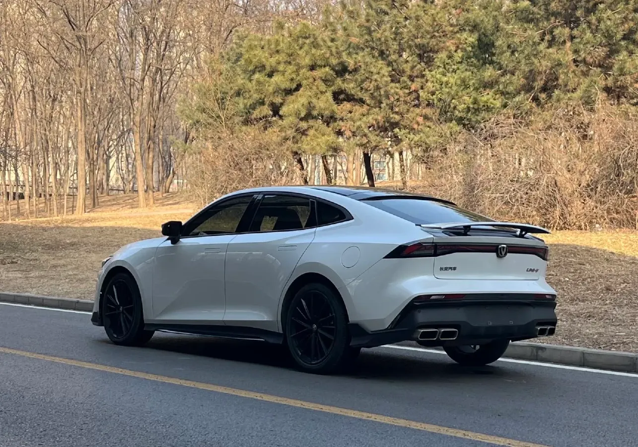 2024 ChangAn UNI-V 1.5T 188HP L4 7DCT,autocango,china used car exporter,china ev exporter,chinese used car exporter,chinese used ev exporter