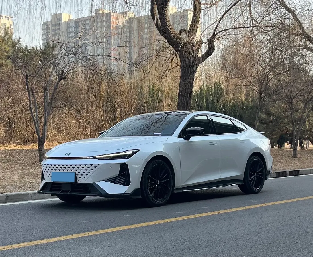 2024 ChangAn UNI-V 1.5T 188HP L4 7DCT,autocango,china used car exporter,china ev exporter,chinese used car exporter,chinese used ev exporter