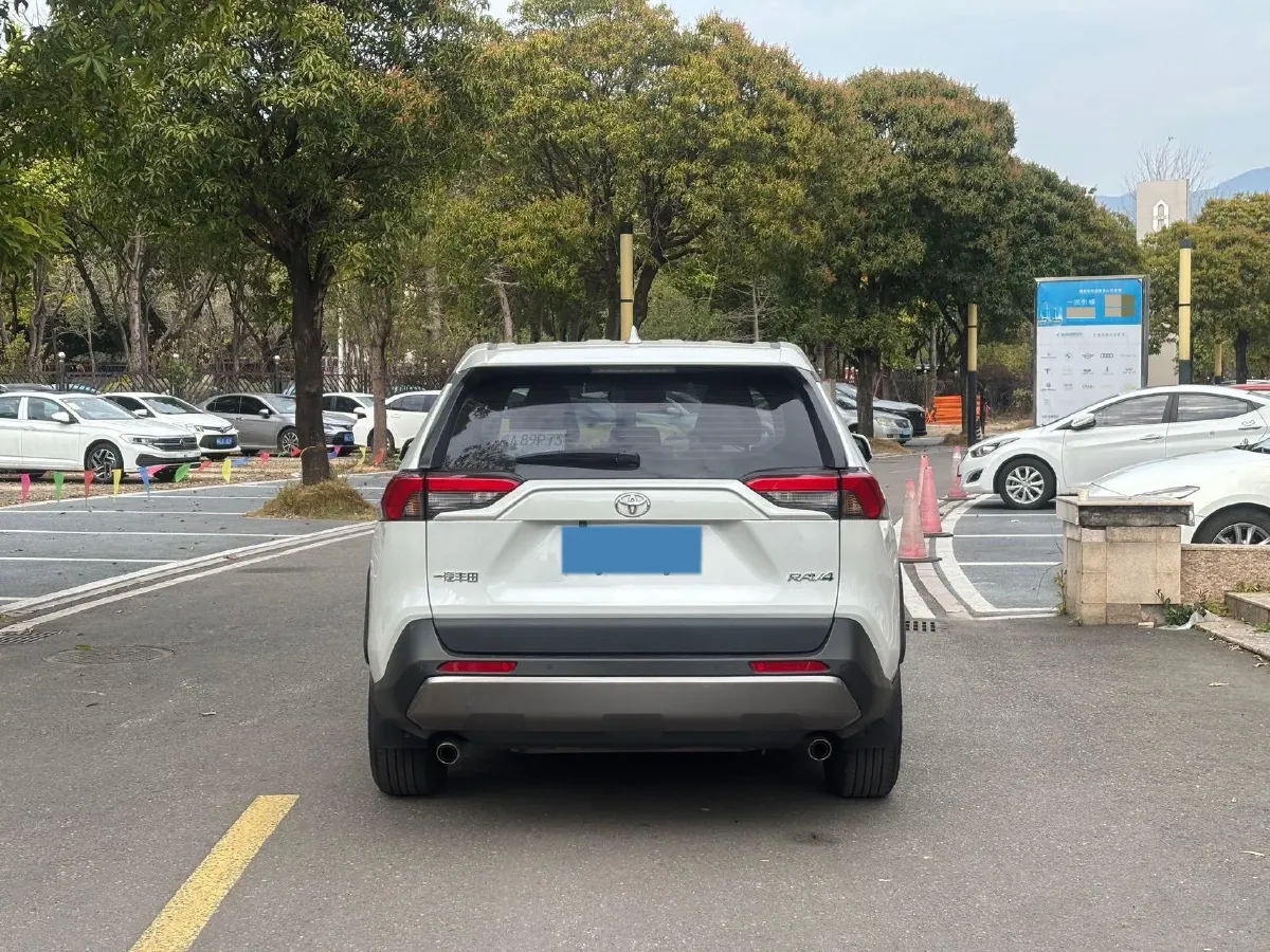 2023 Toyota RAV4 2.0L 171HP L4 CVT,autocango,china used car exporter,china ev exporter,chinese used car exporter,chinese used ev exporter