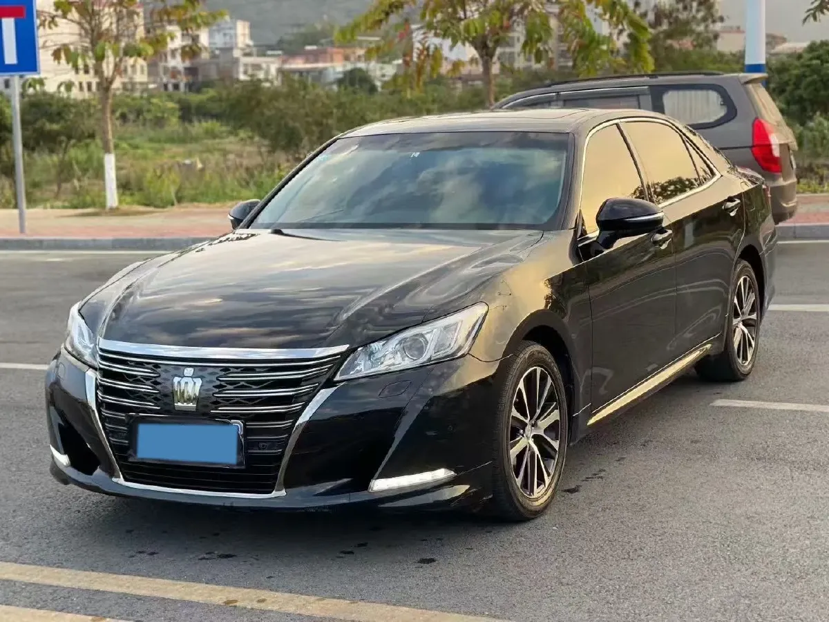 2017 Toyota Crown 2.0T 235HP L4 8AT,autocango,china used car exporter,china ev exporter,chinese used car exporter,chinese used ev exporter