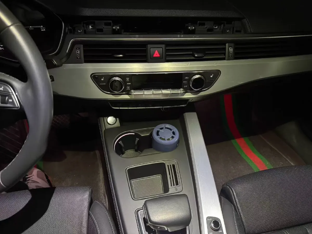 2023 Audi A4L 2.0T 245HP L4 7DCT,autocango,china used car exporter,china ev exporter,chinese used car exporter,chinese used ev exporter