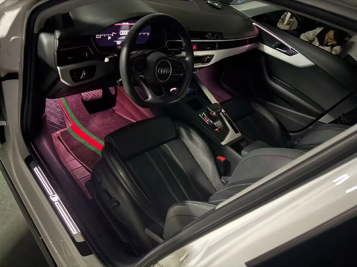 2023 Audi A4L 2.0T 245HP L4 7DCT,autocango,china used car exporter,china ev exporter,chinese used car exporter,chinese used ev exporter