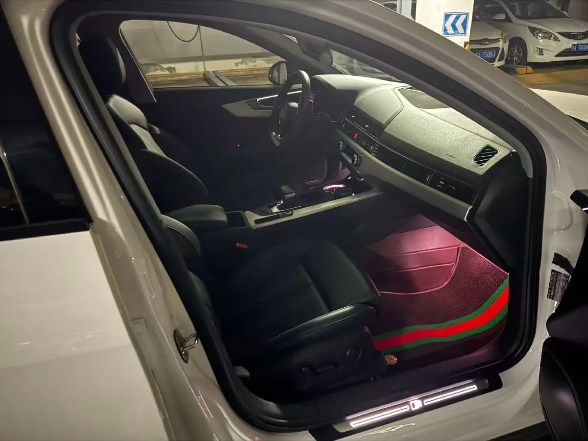 2023 Audi A4L 2.0T 245HP L4 7DCT,autocango,china used car exporter,china ev exporter,chinese used car exporter,chinese used ev exporter