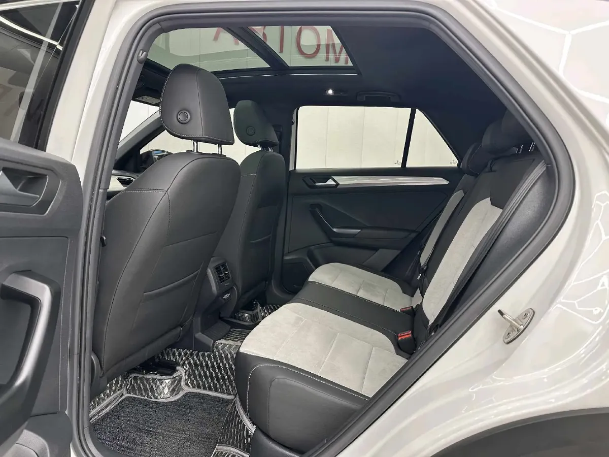 2022 Volkswagen T-Roc 1.4T 150HP L4 7DCT,autocango,china used car exporter,china ev exporter,chinese used car exporter,chinese used ev exporter