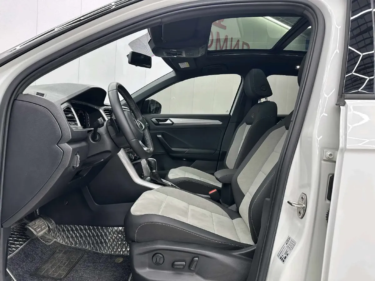 2022 Volkswagen T-Roc 1.4T 150HP L4 7DCT,autocango,china used car exporter,china ev exporter,chinese used car exporter,chinese used ev exporter