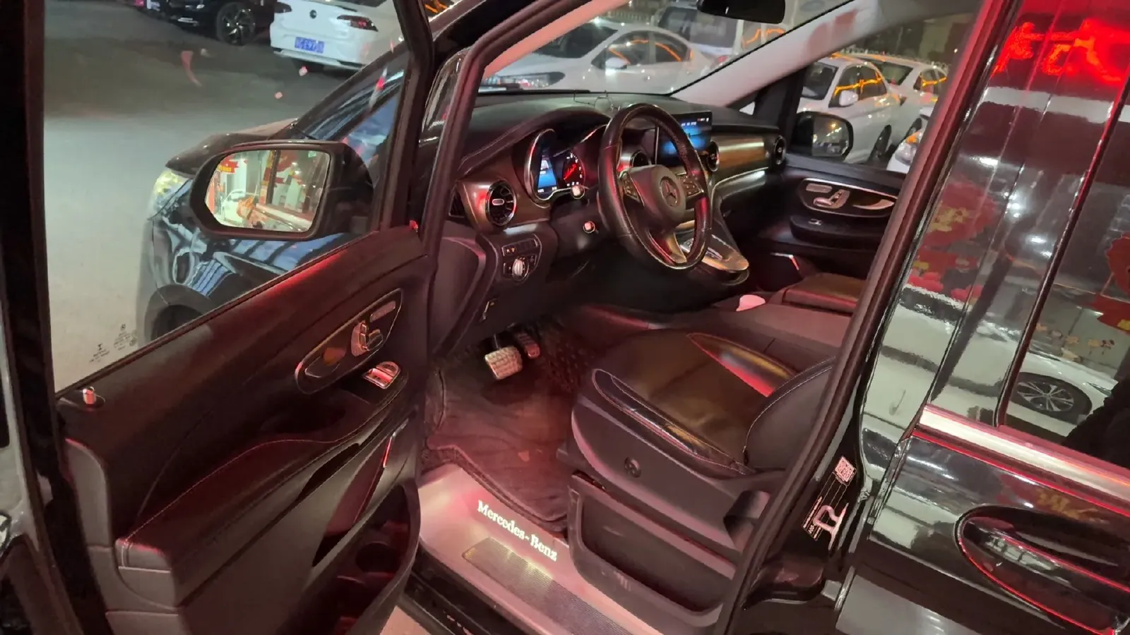 2020 Mercedes-Benz V Class 2.0T 211HP L4 9AT,autocango,china used car exporter,china ev exporter,chinese used car exporter,chinese used ev exporter