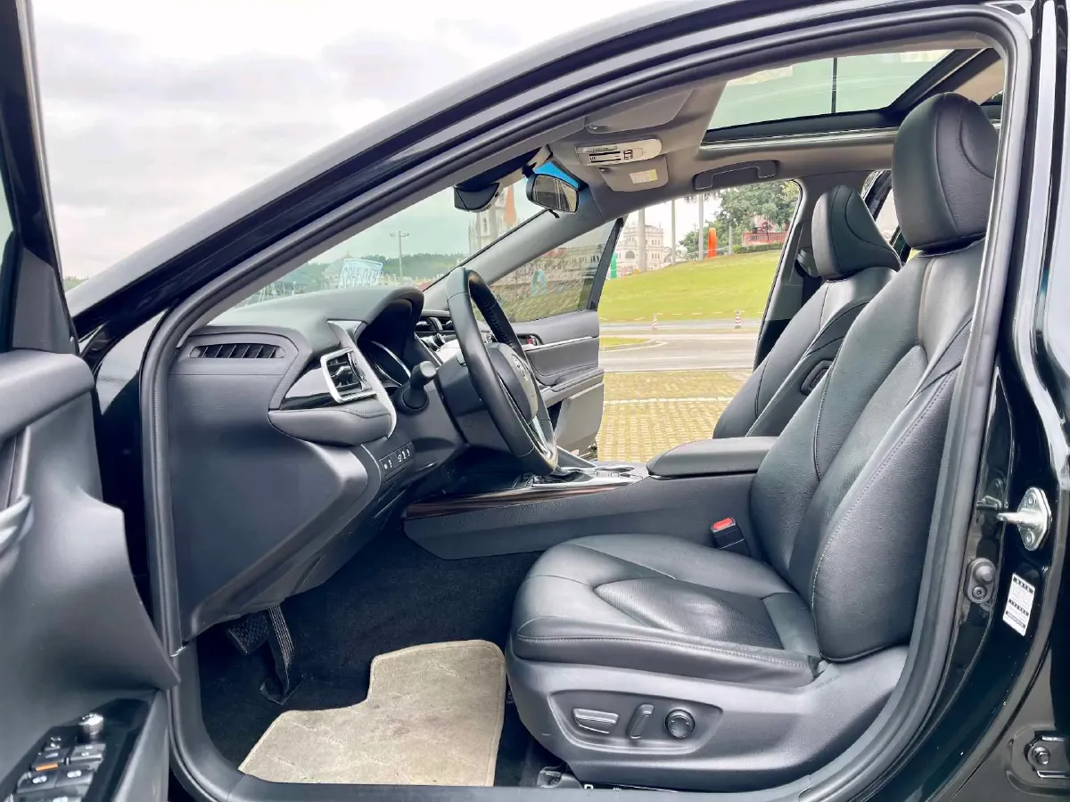 2019 Toyota Camry 2.5L 209HP L4 8AT,autocango,china used car exporter,china ev exporter,chinese used car exporter,chinese used ev exporter