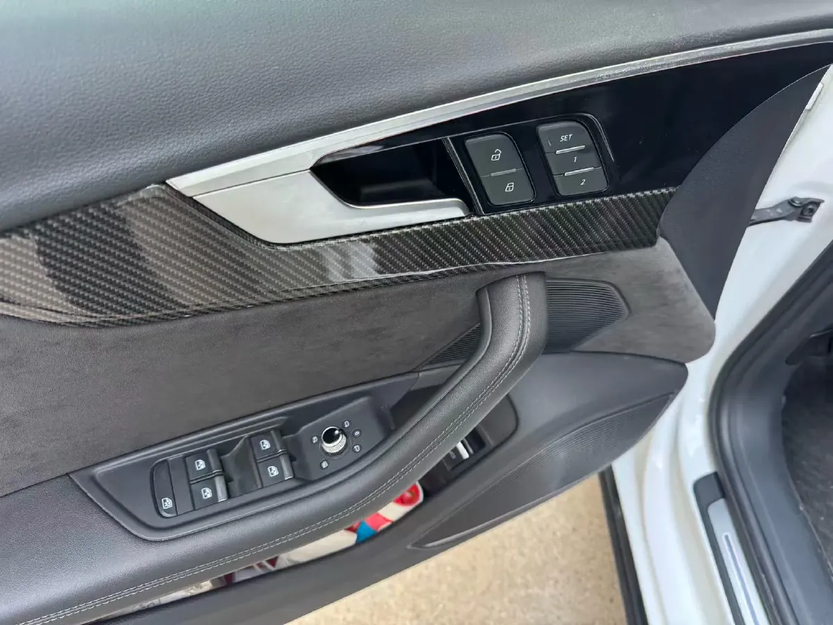 2023 Audi A4L 2.0T 245HP L4 7DCT,autocango,china used car exporter,china ev exporter,chinese used car exporter,chinese used ev exporter