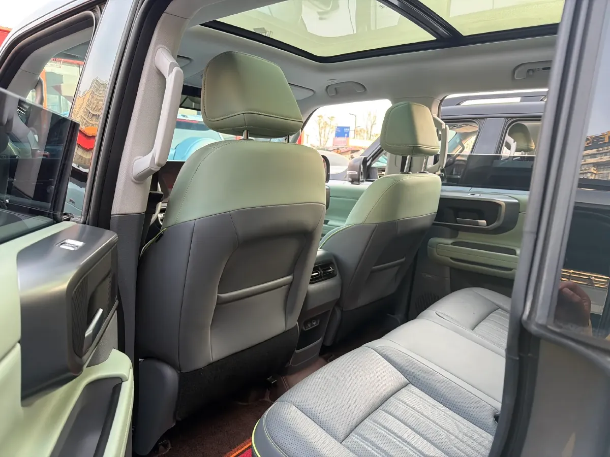 2024 Beijing BJ40 2.0T 245HP L4 8AT,autocango,china used car exporter,china ev exporter,chinese used car exporter,chinese used ev exporter