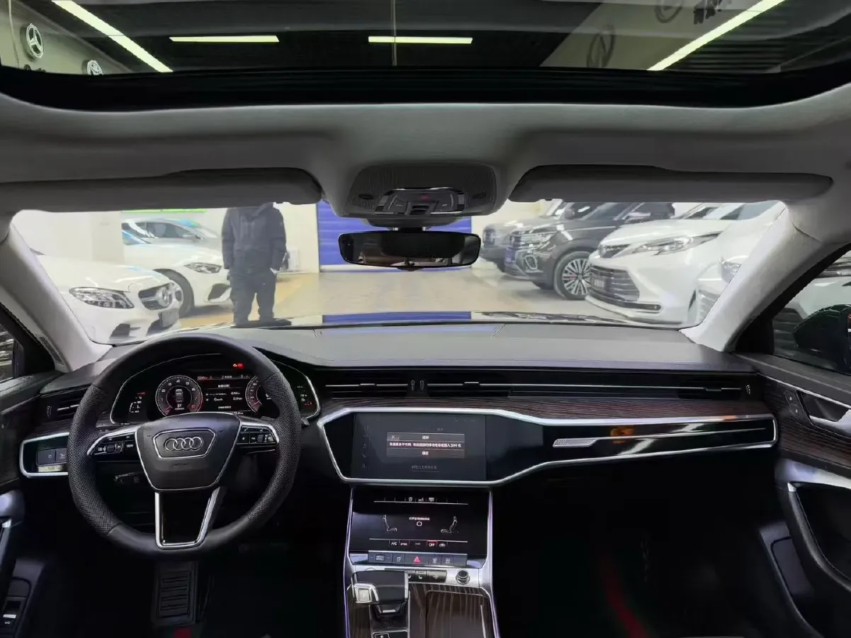 2019 Mercedes-Benz E Class 1.5T 184HP L4 9AT,autocango,china used car exporter,china ev exporter,chinese used car exporter,chinese used ev exporter